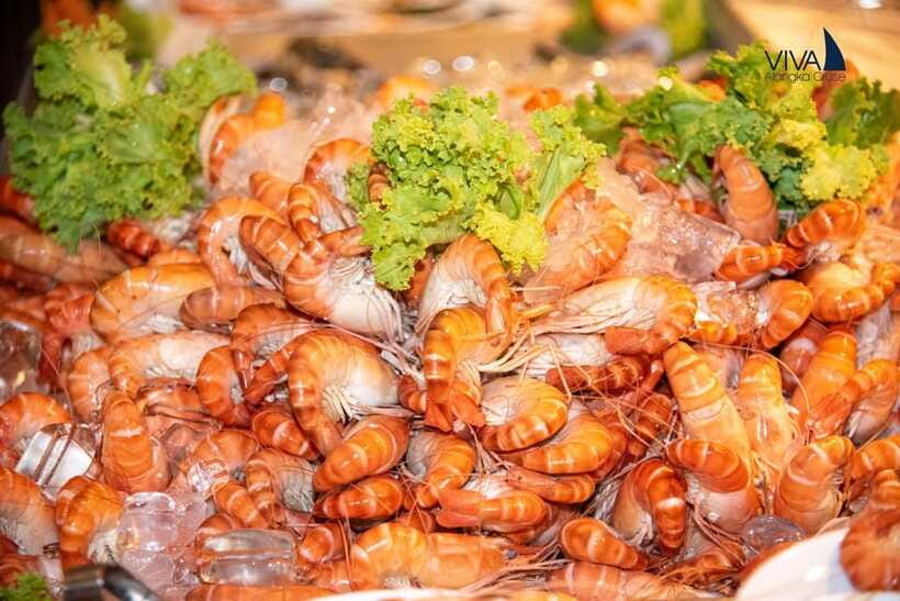 Bangkok: Noah 6 Stars Luxury Chaophraya River Dinner Cruise - The Chao Phraya route from bridges to temples