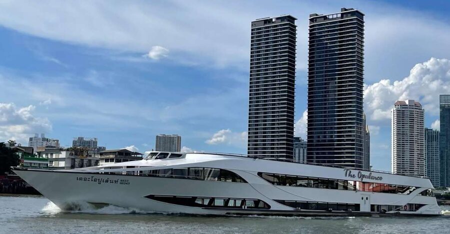 Bangkok: Opulence Luxury Chao Phraya Dinner Cruise - Choosing your seat for views or music