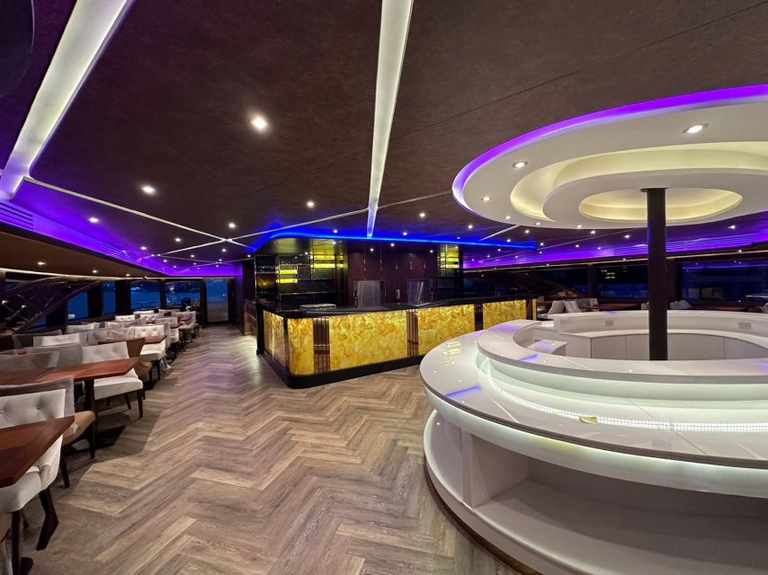 Bangkok: Opulence Luxury Chao Phraya Dinner Cruise - Getting to Icon Siam and boarding