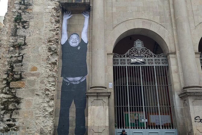 Barcelona Art & Wine: Galleries, Studios & Street Art - Finishing with wine at Artquemy Gallery