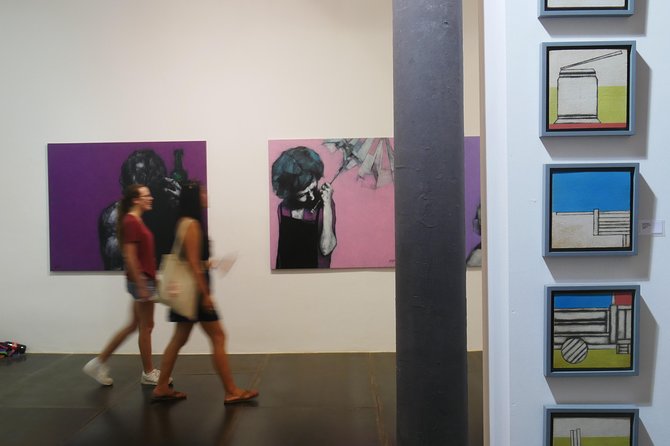 Barcelona Art & Wine: Galleries, Studios & Street Art - Gothic Quarter art among medieval streets