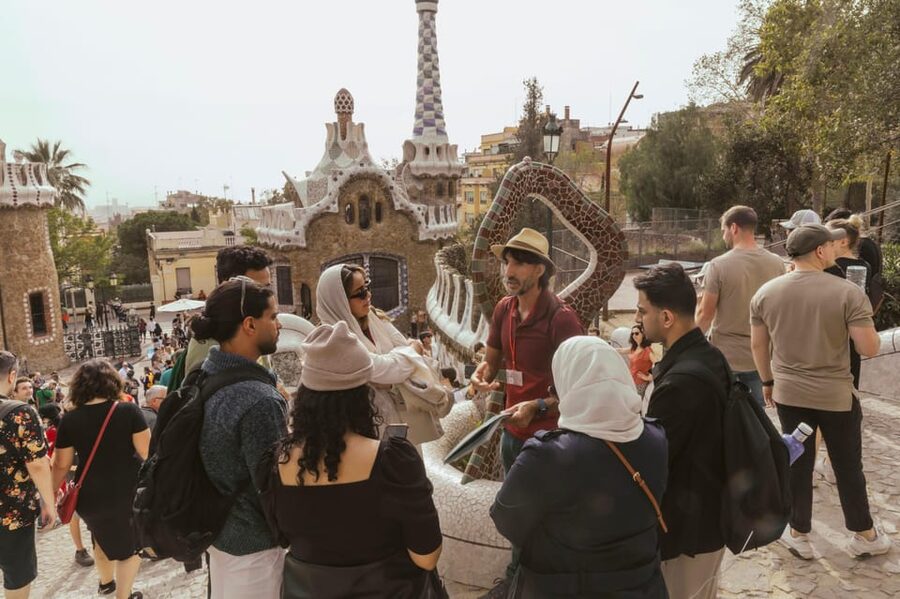 Barcelona: Exclusive Park Güell Private Guided Tour - Meeting at Carretera del Carmel 23