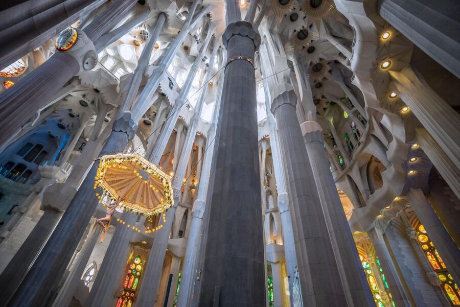 Barcelona: Exclusive Sagrada Familia Private Guided Tour - Looking closely at the architecture