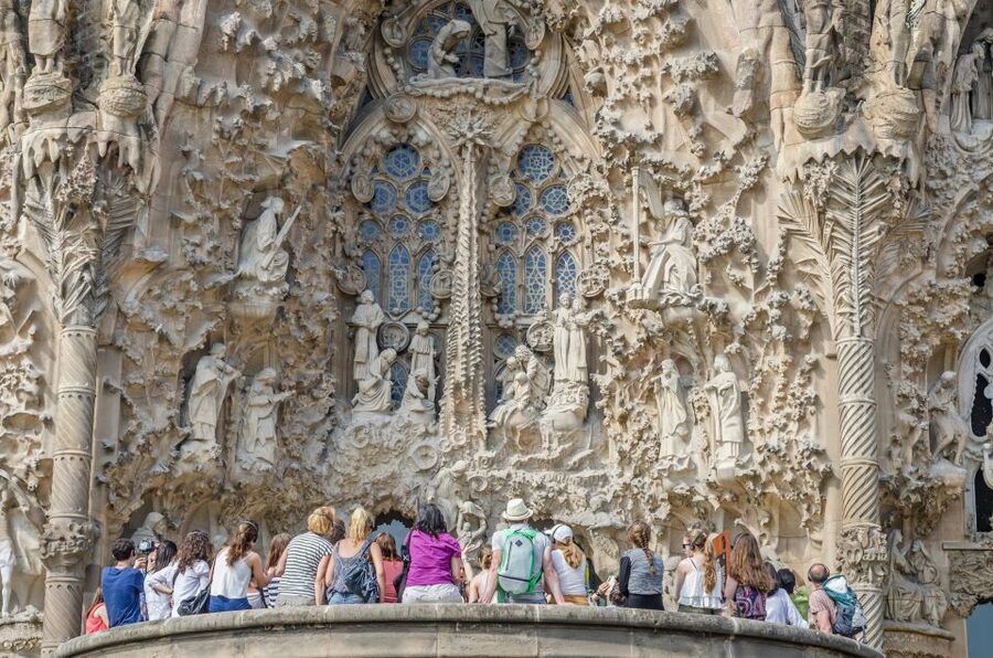 Barcelona: Exclusive Sagrada Familia Private Guided Tour - The extra time inside matters