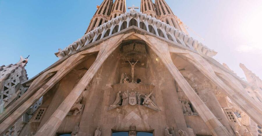 Barcelona: Exclusive Sagrada Familia Private Guided Tour - Who will get the most from this visit