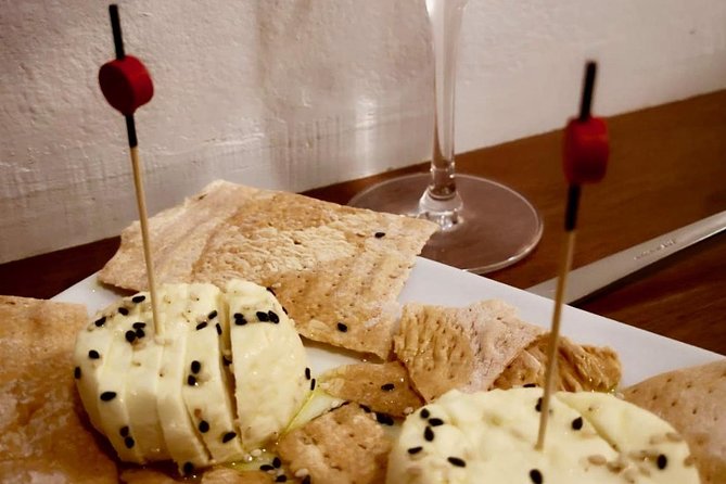Barcelona Gothic Quarter VIP Tapas & Wine Tour - Monday through Thursday: El Born and Capella d’en Marcús