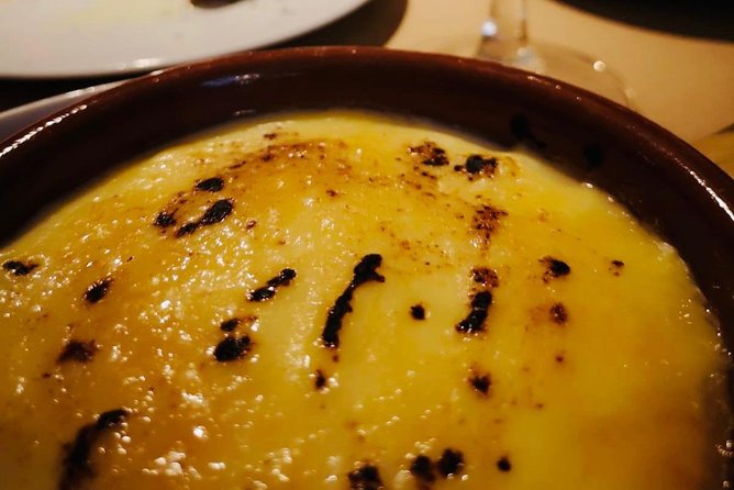 Barcelona Gothic Quarter VIP Tapas & Wine Tour - The second stop: Catalan wine and familiar favorites