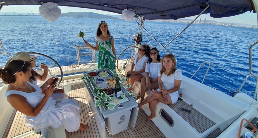 Barcelona: Luxury Private Sunset Yacht Cruise - The best occasions for this Barcelona cruise