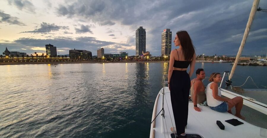 Barcelona: Luxury Private Sunset Yacht Cruise - Practical details that affect your choice