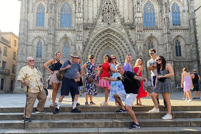 Barcelona Premium: Gothic, Montjuic, Sagrada Familia & Park Güell - Starting in Plaça Catalunya and entering the Gothic Quarter