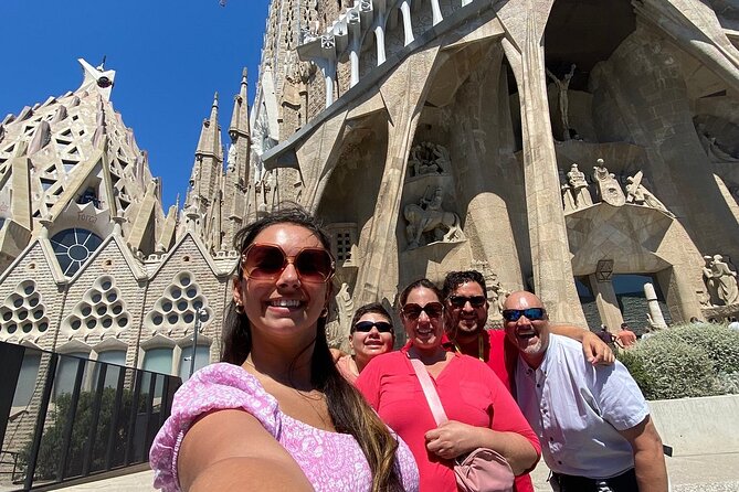 Barcelona Premium: Gothic, Montjuic, Sagrada Familia & Park Güell - How much walking and waiting should you expect?