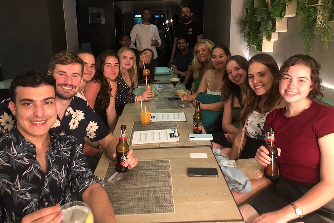Barcelona Pub Crawl by KING -The Best Party tour & VIP Club Entry - The first bars: social energy with uneven quality