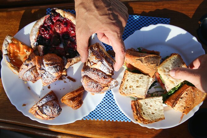 Barcelona Sailing Experience: Spanish Tapas and Premium Open Bar - How the two-hour timing works for a Barcelona visit