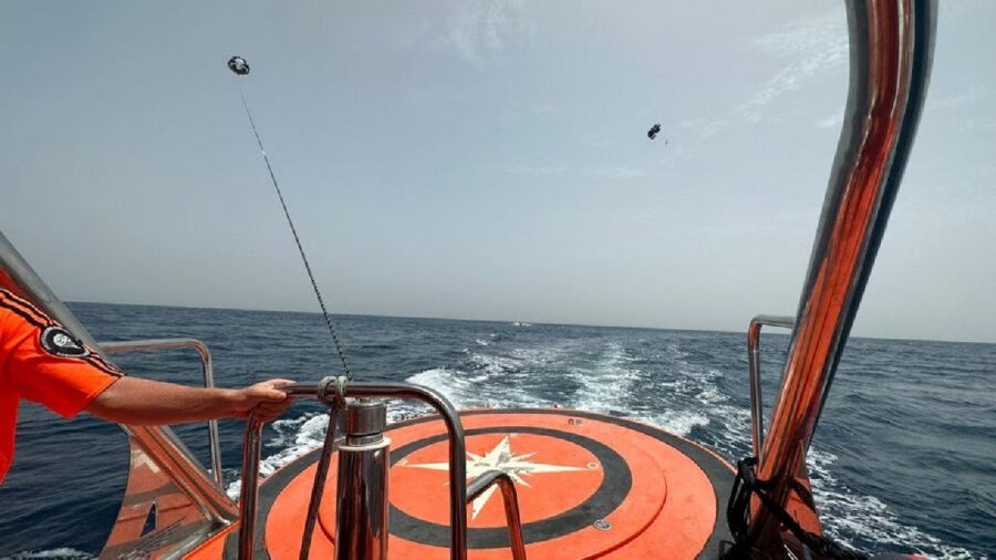Benalmádena: Deluxe Parasailing Flight from Benalmadena Port - Weather controls the schedule