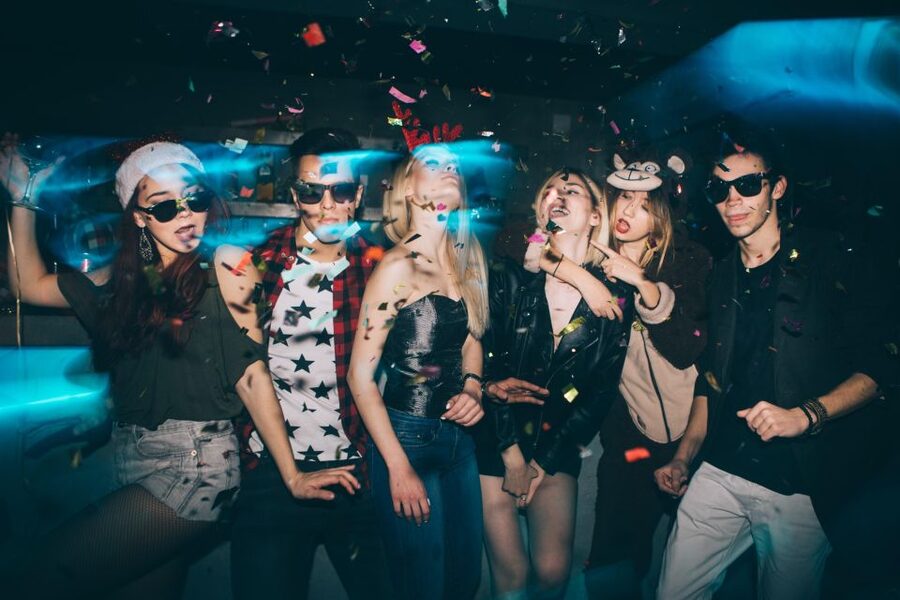 Berlin: Pub Crawl & Party with Free Shots & VIP Club Access - A six-hour route from Mitte to Friedrichshain