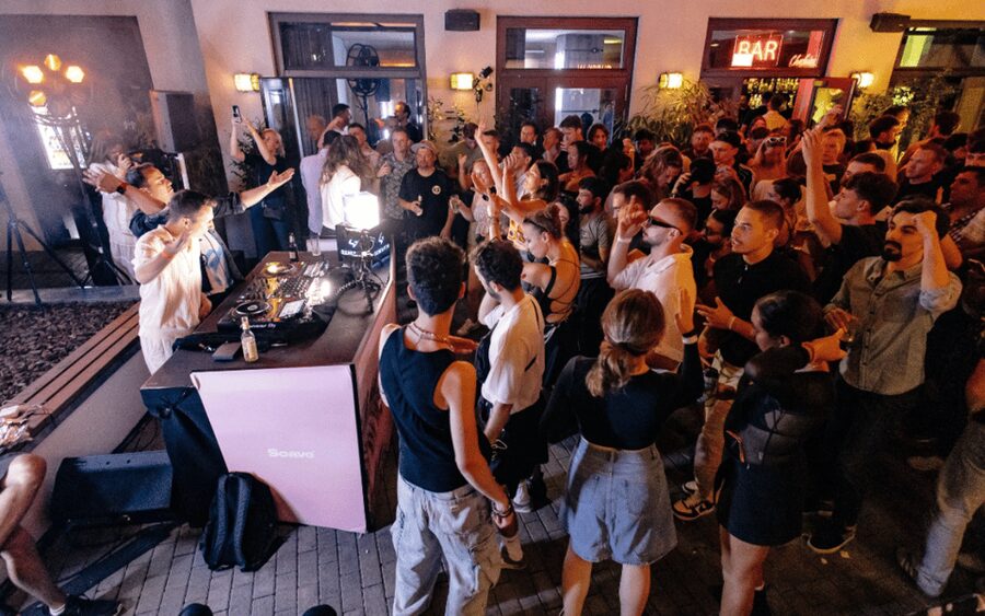 Berlin: Pub Crawl with Shots and VIP Club Entry - Friedrichshain brings a different party mood