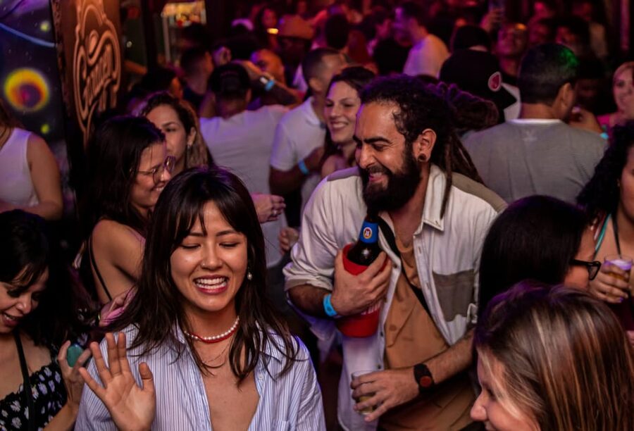 Big Hamburg Pubcrawl - Shots, Games & VIP Bundle - VIP entry to two popular clubs