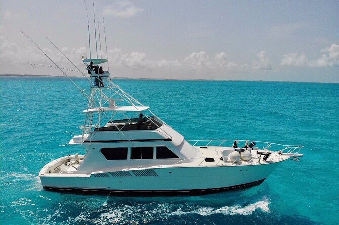 Biggest Luxury Yacht Boat Best in Cancun up to 28 pax - A private cruise across Cancún’s blue water
