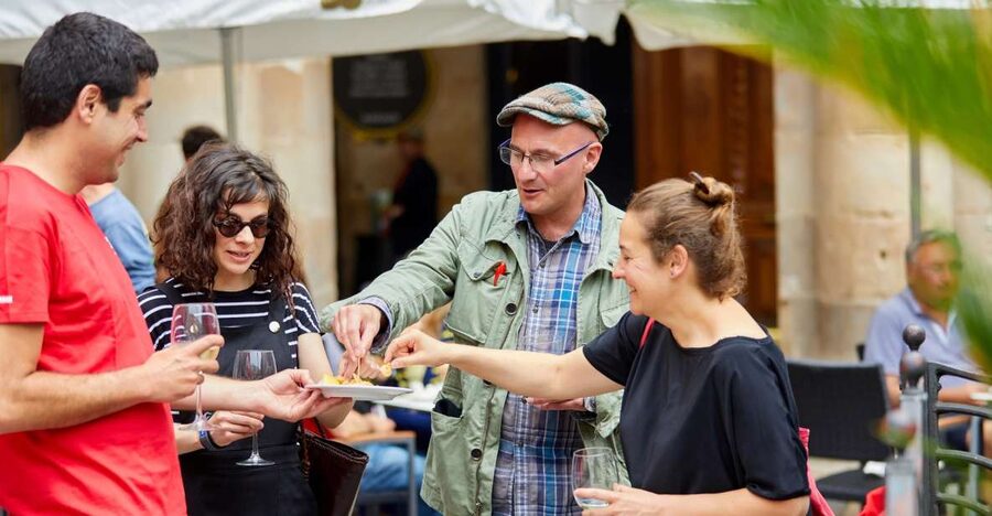 Bilbao: Exclusive Food & Wine Tasting Tour with Local Guide - Guides who make the route personal