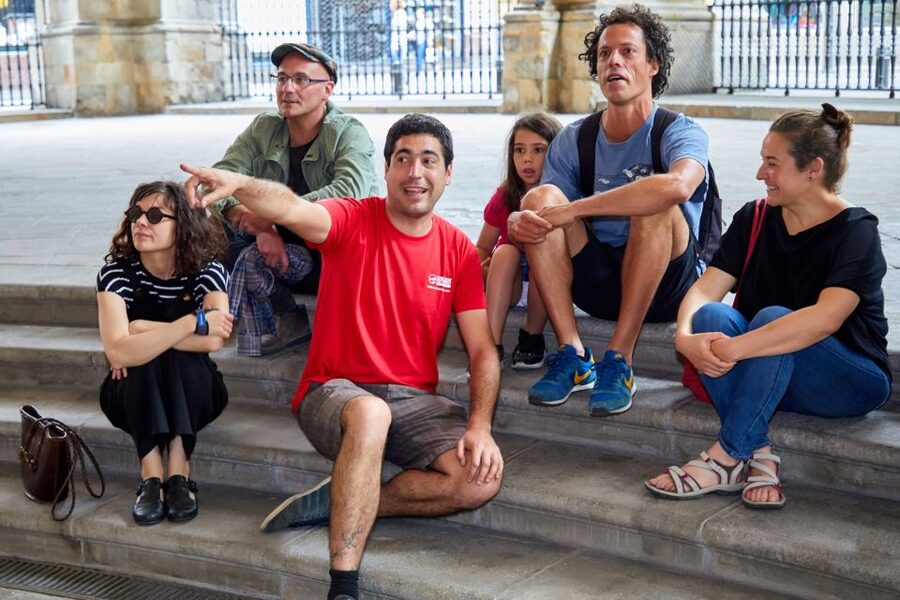 Bilbao: Exclusive Food & Wine Tasting Tour with Local Guide - Food, wine, and a quick lesson in Bilbao