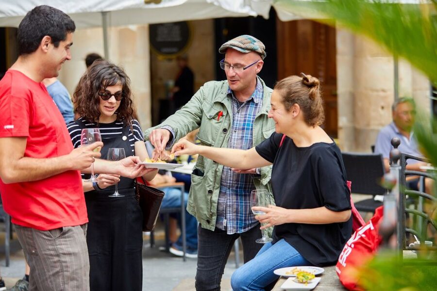 Bilbao: Exclusive Food & Wine Tasting Tour with Local Guide - Casco Viejo on foot, one bar at a time