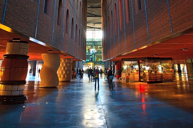 Bilbao Exclusive Private Walking Tour - Walking through Bilbao’s older streets