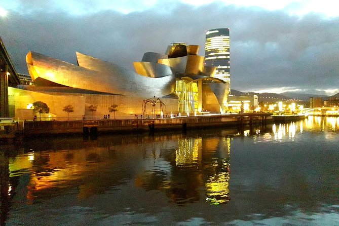 Bilbao: Guggenheim Like Never Before: VIP Access. Small Group.Top - Inside the museum, from Warhol to de Kooning