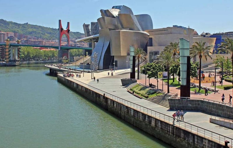 Bilbao: Guggenheim VIP Experience. Small Group. Expert Guide - Key points at a glance