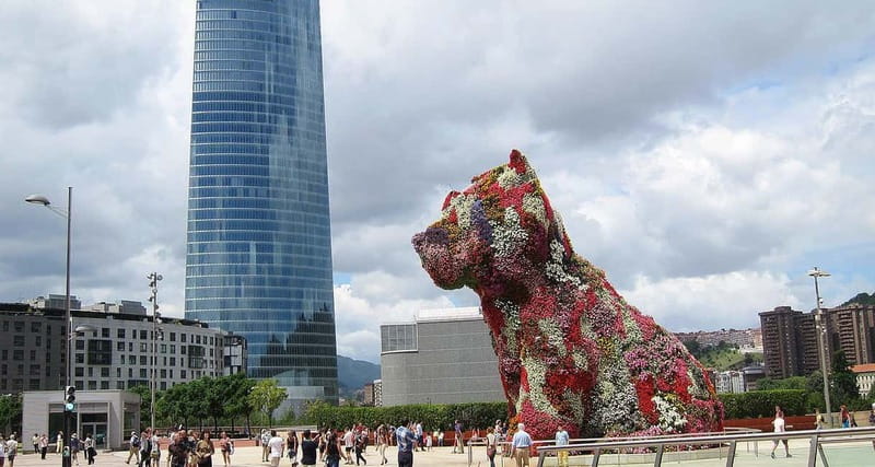 Bilbao: Guggenheim VIP Experience. Small Group. Expert Guide - Why a guided Guggenheim visit helps