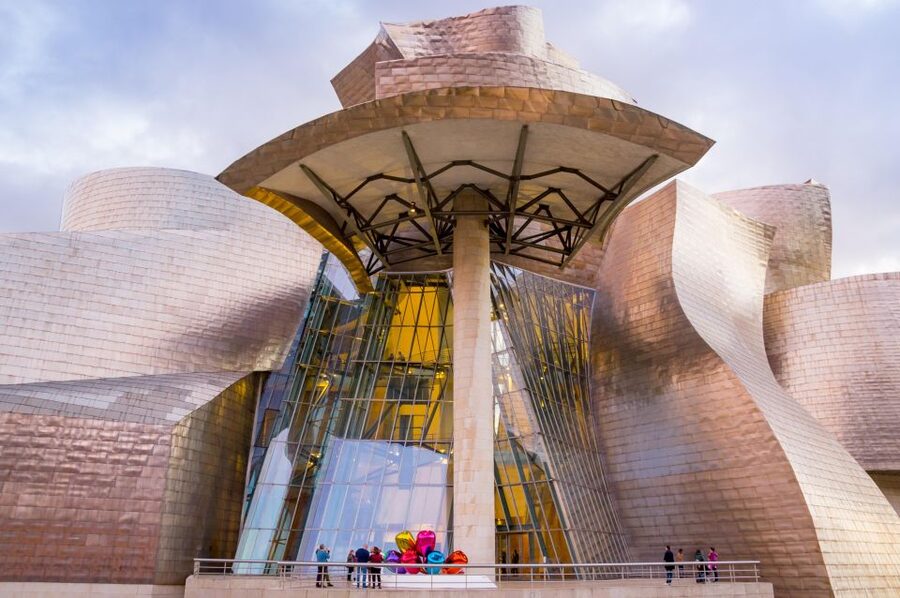 Bilbao: Private & Exclusive Guggenheim Museum Guided Tour - Why the Guggenheim building deserves its own tour