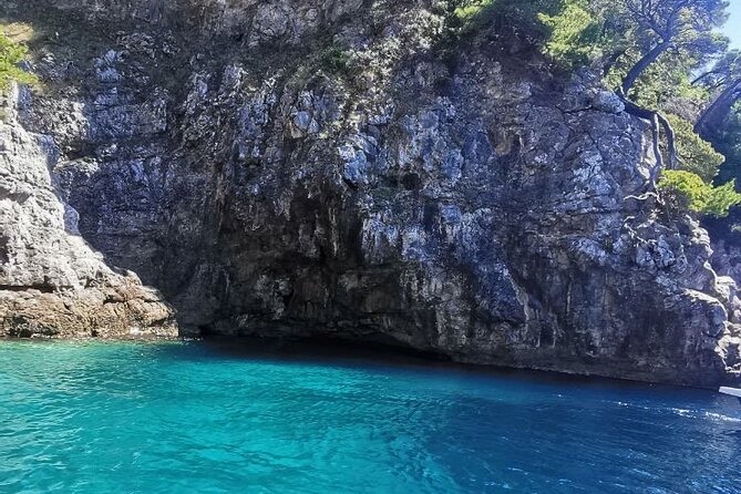 Blue & Green Cave Experience: Drinks, Snorkeling & Šunj Beach - Lopud and two hours on Šunj Beach