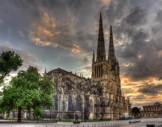 Bordeaux Unveiled: The Ultimate Private Walking Experience - Key points at a glance
