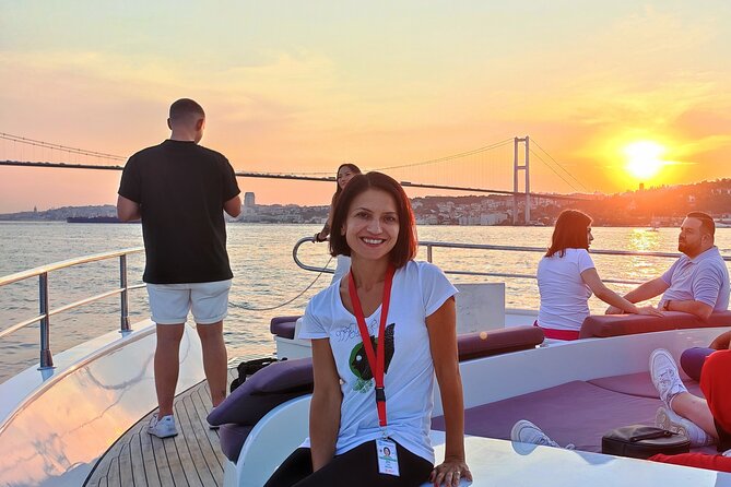 Bosphorus Sunset Yacht Experience: Istanbul’s Best - Returning past Maiden’s Tower and the Golden Horn