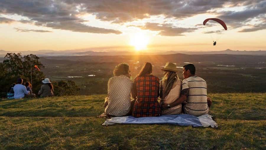Brisbane: Boutique Winery Tour with Gourmet Lunch - Pickup from Brisbane and the first hour on the road