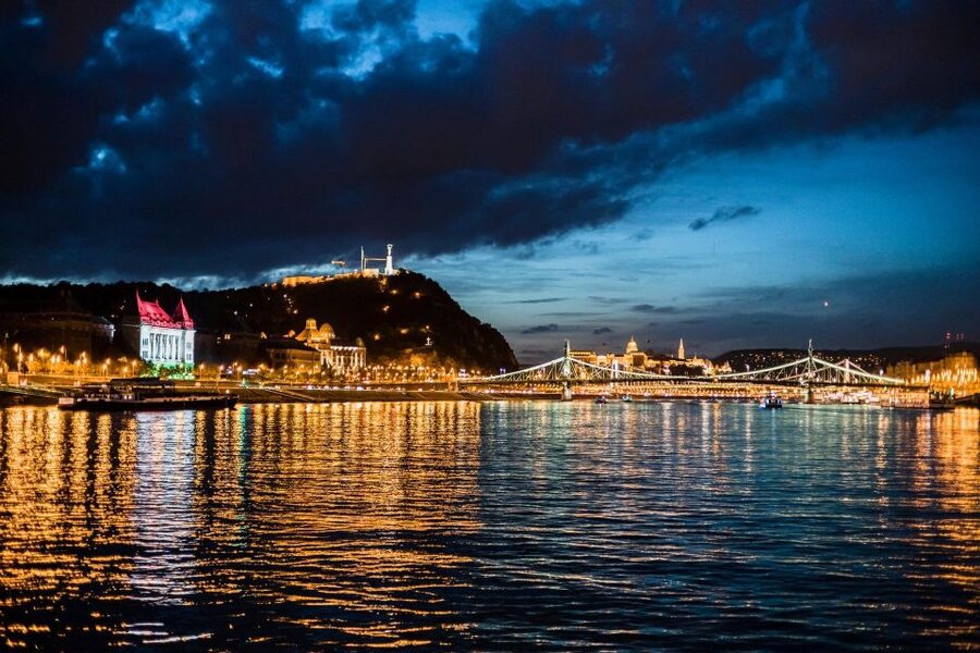 Budapest: Premium Sightseeing Cruise with Tokaj Frizzante - What makes this cruise worth your hour