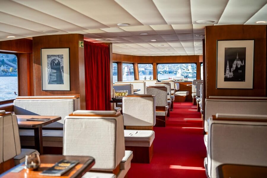 Budapest: Premium Sightseeing Cruise with Tokaj Frizzante - Who should book this Budapest cruise