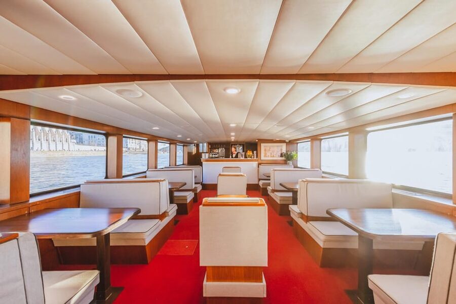 Budapest: Premium Sightseeing Cruise with Tokaj Frizzante - Boarding near Elizabeth Bridge