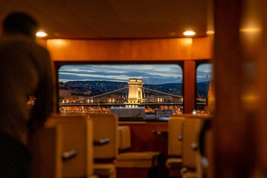 Budapest: Premium Sightseeing Cruise with Tokaj Frizzante - Drinks, bar service, and the value of the ticket