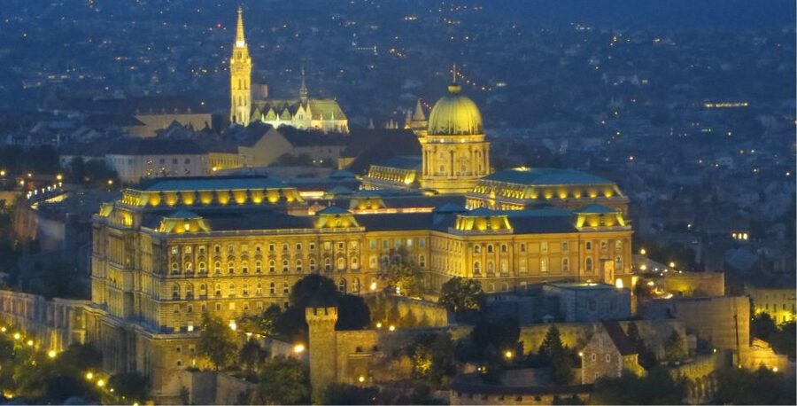 Budapest: Private Luxury Sightseeing Tour - Central Market Hall for a taste of everyday Budapest