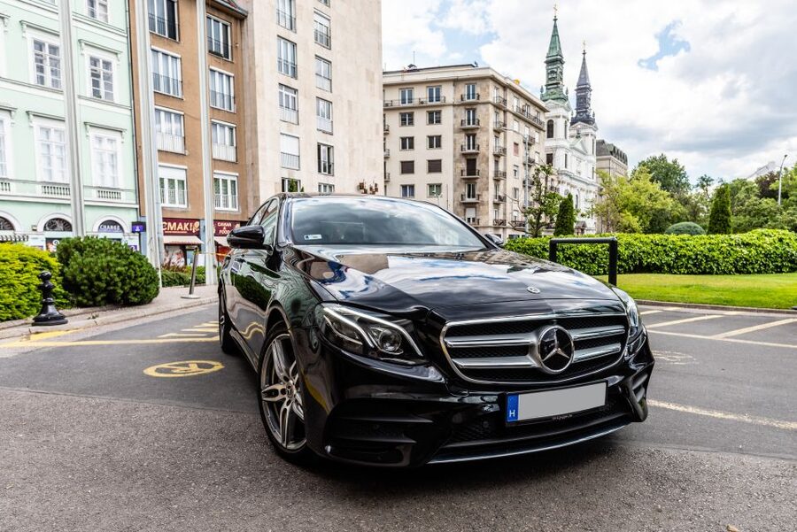 Budapest: Private Luxury Sightseeing Tour - Crossing the Chain Bridge into Buda