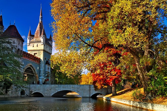 Budapest Private Luxury Sightseeing Tour with Guide and Transport - Heroes’ Square and City Park close the loop