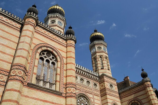 Budapest Private Luxury Sightseeing Tour with Guide and Transport - The guide makes or breaks the experience