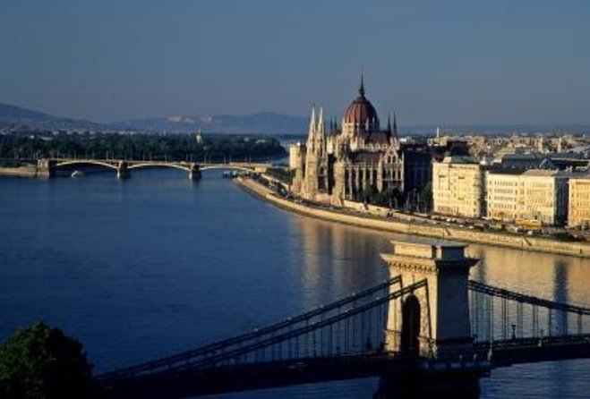 Budapest River Cruise with 1 Free Tokaj Frizzante and Audio Guide - Key points to know before boarding