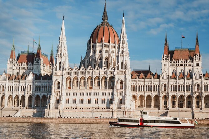 Budapest River Cruise with 1 Free Tokaj Frizzante and Audio Guide - Should you book Duna Cruises?