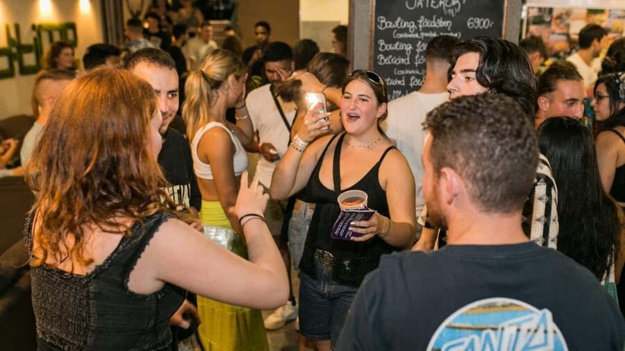 Budapest: Unmissable Bar Crawls with Shots & VIP Club Entry - Key points to know before booking