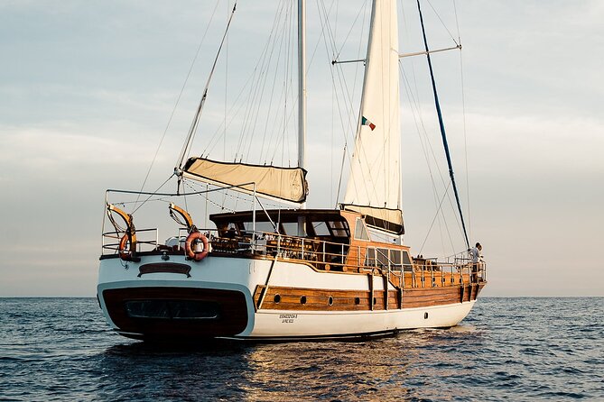 Cabo San Lucas Luxury Sailing Yacht and Dinner with a Chef - The evening atmosphere and who fits in