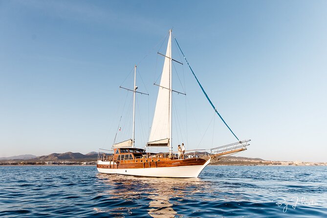 Cabo San Lucas Luxury Sailing Yacht and Dinner with a Chef - Lovers Beach from the water