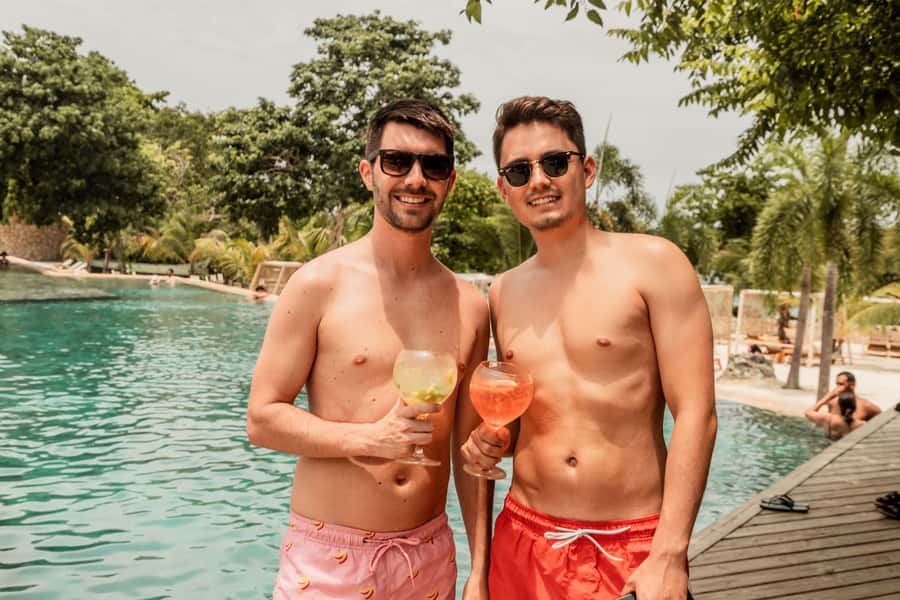 Cartagena: Makani Luxury Beach Club Day Pass - From Bocagrande to Tierra Bomba by boat