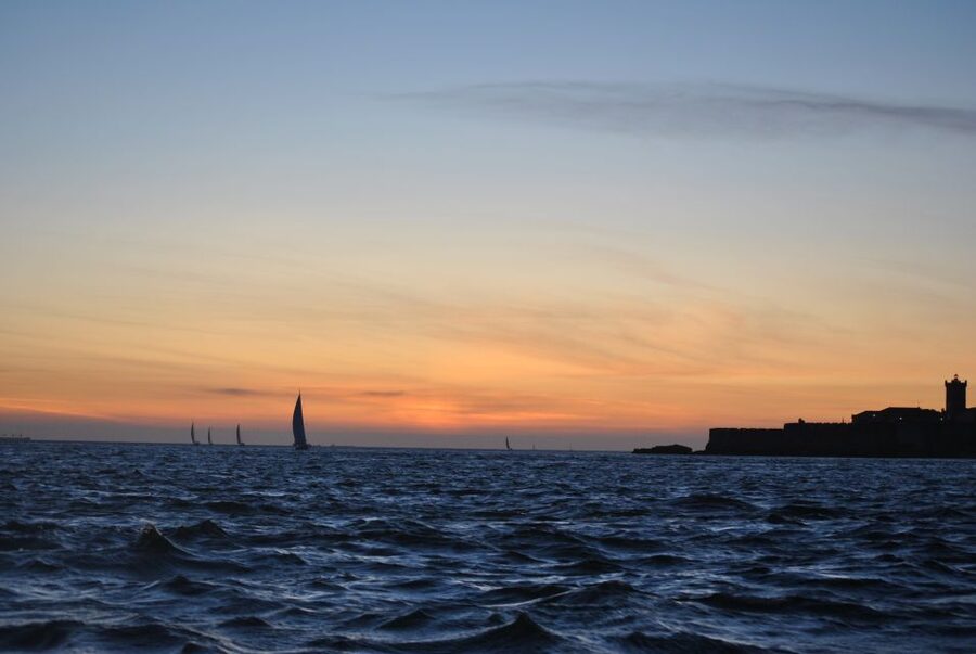 Cascais: 2-Hour Private Luxury Sunset Cruise with a Drink - Key points at a glance