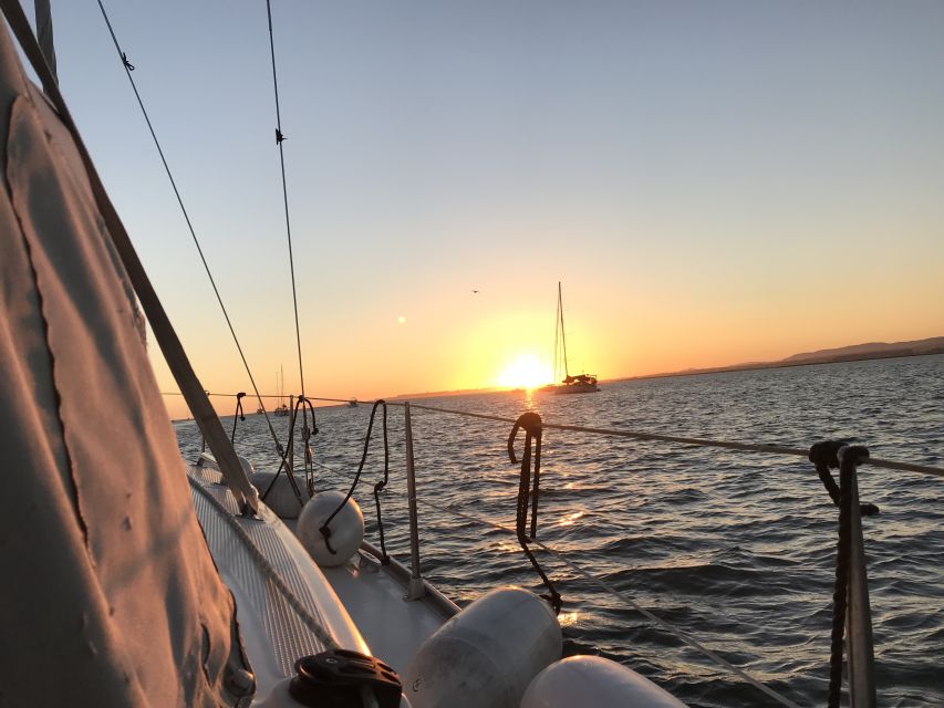 Cascais: 2-Hour Private Luxury Sunset Cruise with a Drink - How the $619 price works for different groups